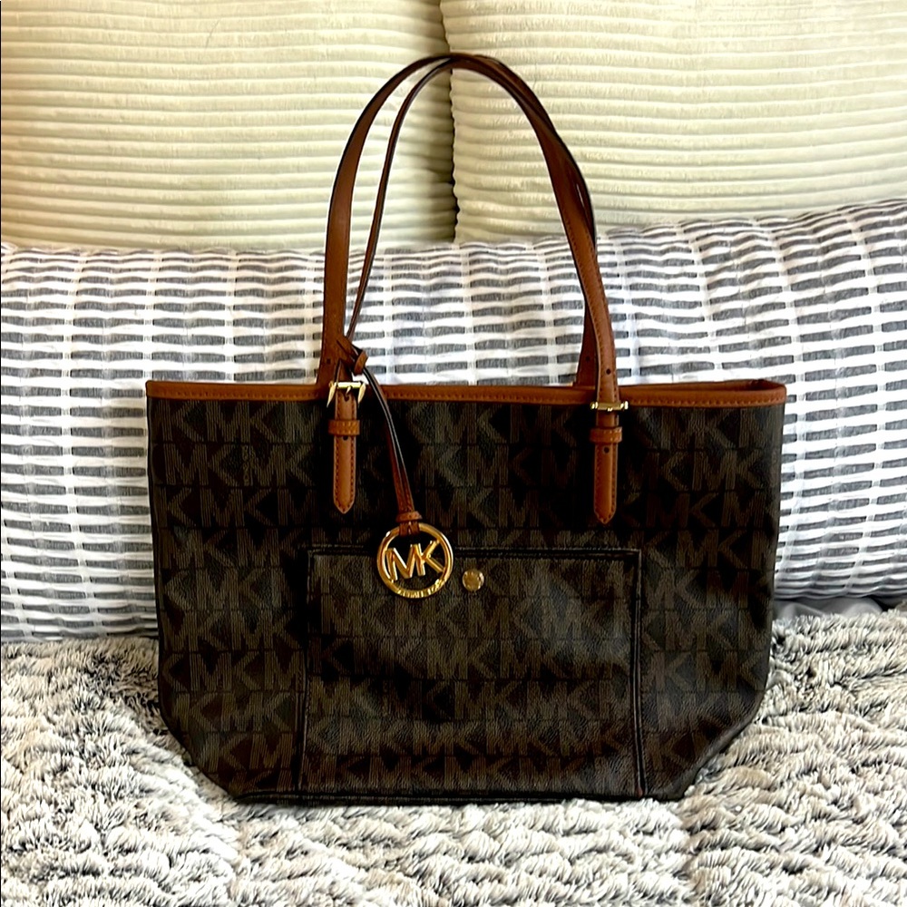 Michael Kors Signature Logo Jet Set Medium Tote